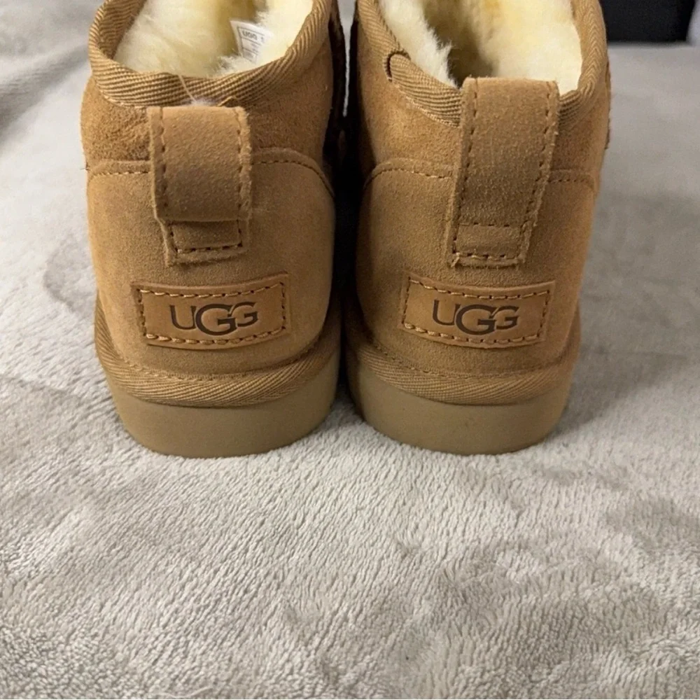 UGG Cream Shearling Lined Footwear - Picture 4 of 7